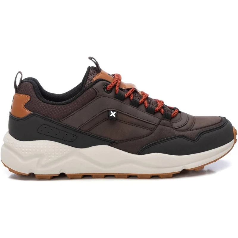 Baskets XTI homme modèle 143172 au design sportif contemporain