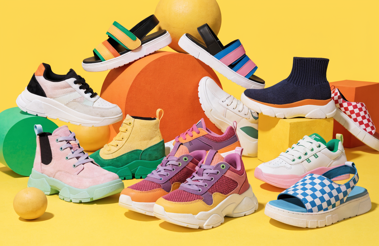 Collection de chaussures XTI pour enfant avec baskets, boots et sandales colorées pour garçons et filles