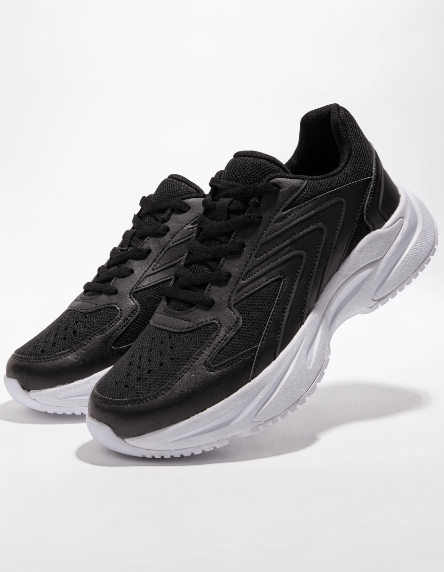 Sneakers XTI homme noires avec semelle blanche design sportif